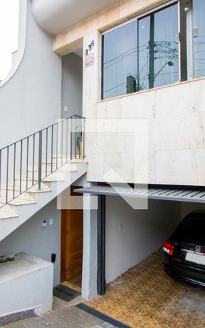 Casa à venda com 305m², 3 quartos e 3 vagas Casa à venda com 305m², 3 quartos e 3 vagasÁrea externa