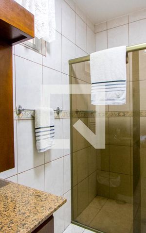 Casa à venda com 305m², 3 quartos e 3 vagas Casa à venda com 305m², 3 quartos e 3 vagasBanheiro social