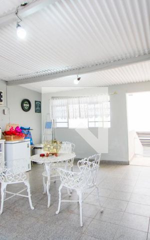 Casa à venda com 305m², 3 quartos e 3 vagas Casa à venda com 305m², 3 quartos e 3 vagasÁrea de serviço/Espaço gourmet