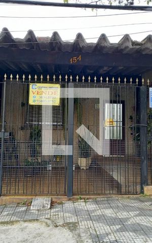 Casa à venda com 214m², 2 quartos e sem vaga Casa à venda com 214m², 2 quartos e sem vagaFachada