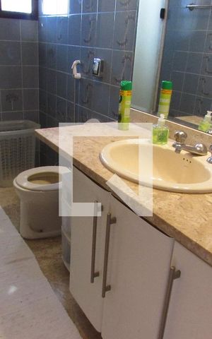 Apartamento à venda com 300m², 5 quartos e 5 vagasBanheiro da Suíte 1