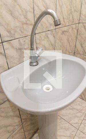 Casa para alugar com 48m², 1 quarto e sem vagaBanheiro