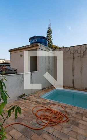 Casa à venda com 360m², 4 quartos e 1 vaga Casa à venda com 360m², 4 quartos e 1 vagaPiscina