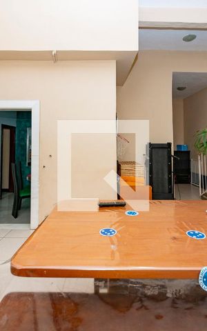 Casa à venda com 360m², 4 quartos e 1 vaga Casa à venda com 360m², 4 quartos e 1 vagaSala 4