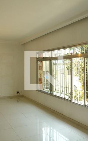 Casa à venda com 250m², 4 quartos e 4 vagasSala