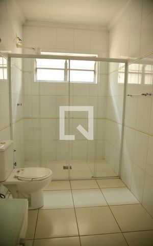 Casa à venda com 250m², 4 quartos e 4 vagasBanheiro Social