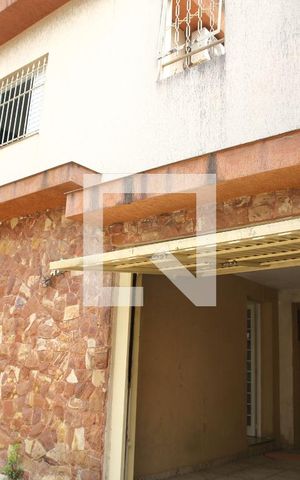Casa à venda com 250m², 4 quartos e 4 vagasFachada