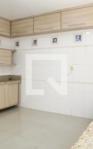 Casa à venda com 250m², 4 quartos e 4 vagasCozinha - Armários