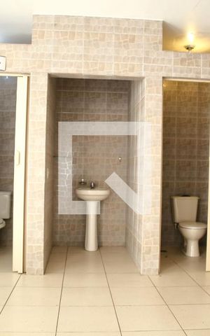 Casa à venda com 250m², 4 quartos e 4 vagasBanheiros área do CHurrasco