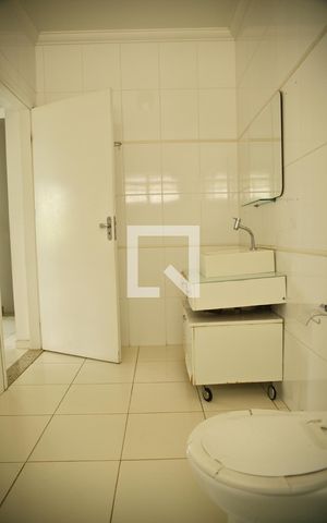 Casa à venda com 250m², 4 quartos e 4 vagasBanheiro Social