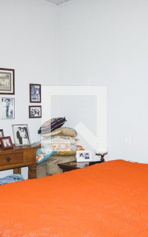 Casa à venda com 374m², 6 quartos e 5 vagas Casa à venda com 374m², 6 quartos e 5 vagasQuarto 1