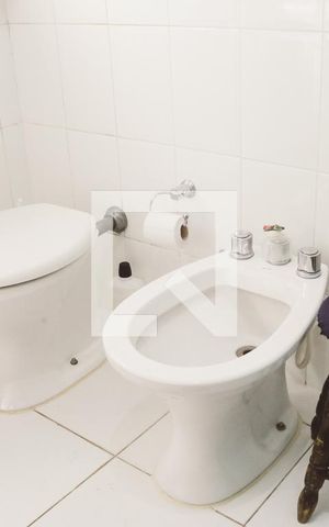Casa à venda com 374m², 6 quartos e 5 vagas Casa à venda com 374m², 6 quartos e 5 vagasBanheiro