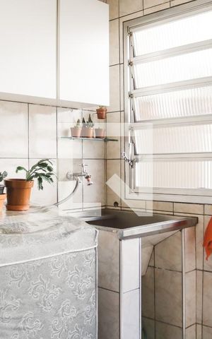 Casa à venda com 374m², 6 quartos e 5 vagas Casa à venda com 374m², 6 quartos e 5 vagasÁrea de Serviço