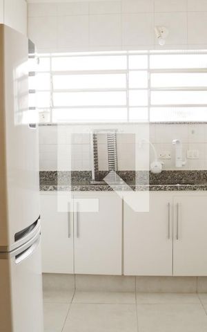 Casa à venda com 374m², 6 quartos e 5 vagas Casa à venda com 374m², 6 quartos e 5 vagasCozinha