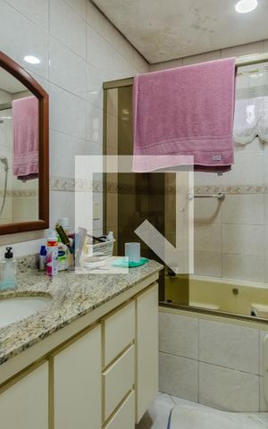 Apartamento à venda com 127m², 3 quartos e 2 vagas Apartamento à venda com 127m², 3 quartos e 2 vagasBanheiro da Suíte 3