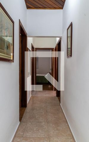 Casa à venda com 240m², 3 quartos e 4 vagasCorredor dos Quartos