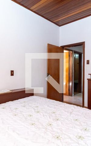 Casa à venda com 240m², 3 quartos e 4 vagasSuíte