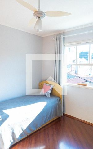 Casa de condomínio à venda com 132m², 3 quartos e 2 vagas Casa de condomínio à venda com 132m², 3 quartos e 2 vagasQuarto 1