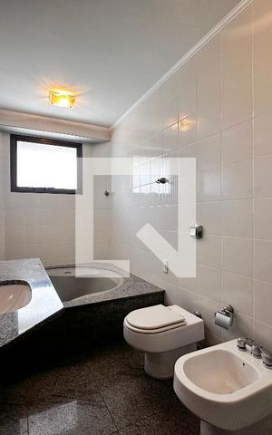 Apartamento à venda com 237m², 3 quartos e 3 vagasBanheiro Suíte 2