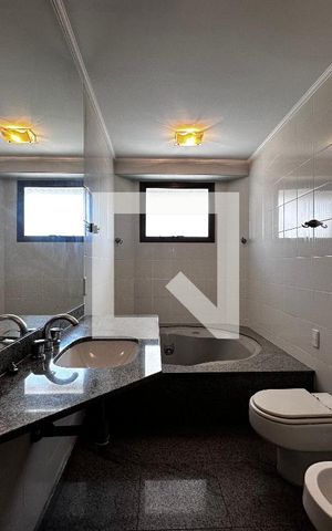 Apartamento à venda com 237m², 3 quartos e 3 vagasBanheiro Suíte 2