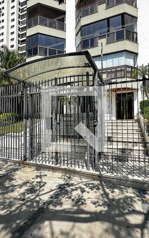 Apartamento à venda com 237m², 3 quartos e 3 vagasFachada
