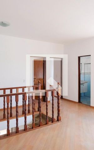 Casa à venda com 343m², 3 quartos e 6 vagasAcesso aos quartos