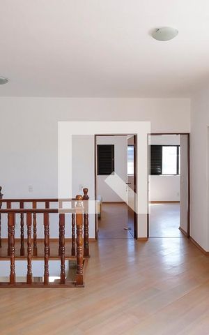 Casa à venda com 343m², 3 quartos e 6 vagasAcesso aos quartos