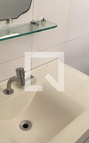 Casa para alugar com 75m², 2 quartos e 1 vaga Casa para alugar com 75m², 2 quartos e 1 vagaBanheiro