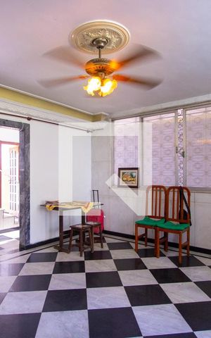 Casa à venda com 220m², 4 quartos e 3 vagas Casa à venda com 220m², 4 quartos e 3 vagasSala