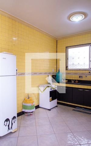 Casa à venda com 220m², 4 quartos e 3 vagas Casa à venda com 220m², 4 quartos e 3 vagasCozinha