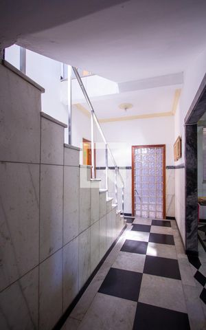Casa à venda com 220m², 4 quartos e 3 vagas Casa à venda com 220m², 4 quartos e 3 vagasCorredor