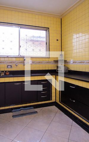 Casa à venda com 220m², 4 quartos e 3 vagas Casa à venda com 220m², 4 quartos e 3 vagasCozinha