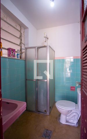 Casa à venda com 220m², 4 quartos e 3 vagas Casa à venda com 220m², 4 quartos e 3 vagasBanheiro de serviço