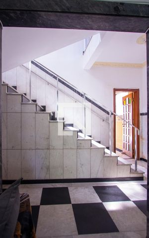 Casa à venda com 220m², 4 quartos e 3 vagas Casa à venda com 220m², 4 quartos e 3 vagasCorredor