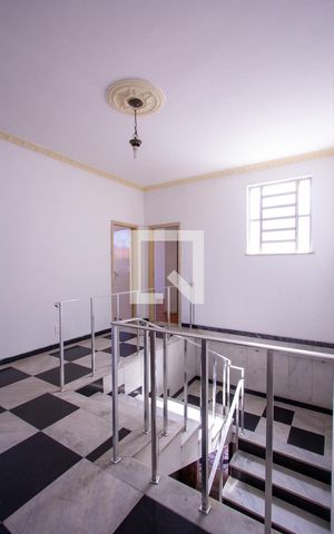 Casa à venda com 220m², 4 quartos e 3 vagas Casa à venda com 220m², 4 quartos e 3 vagasCorredor