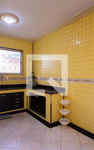 Casa à venda com 220m², 4 quartos e 3 vagas Casa à venda com 220m², 4 quartos e 3 vagasCozinha