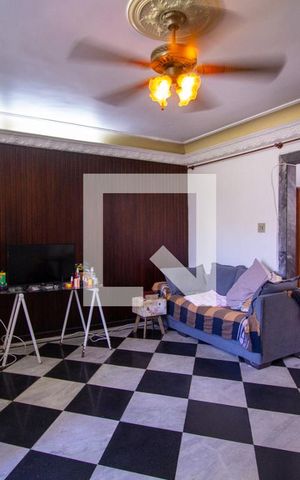 Casa à venda com 220m², 4 quartos e 3 vagas Casa à venda com 220m², 4 quartos e 3 vagasSala