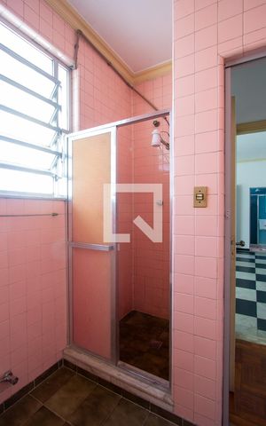 Casa à venda com 220m², 4 quartos e 3 vagas Casa à venda com 220m², 4 quartos e 3 vagasBanheiro da Suíte