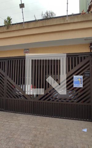 Casa à venda com 220m², 4 quartos e 2 vagas Casa à venda com 220m², 4 quartos e 2 vagasFachada