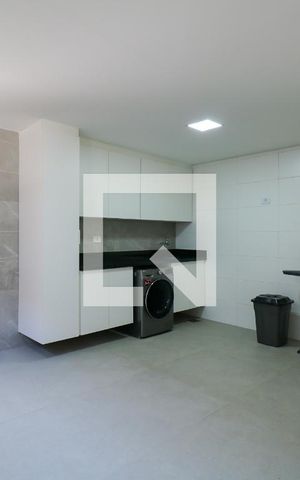 Casa para alugar com 474m², 4 quartos e 4 vagas Casa para alugar com 474m², 4 quartos e 4 vagasÁrea de Serviço