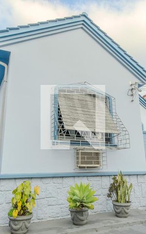 Casa à venda com 200m², 3 quartos e 1 vaga Casa à venda com 200m², 3 quartos e 1 vagaFachada