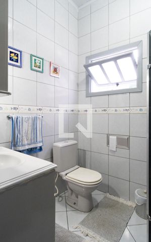 Casa à venda com 200m², 3 quartos e 1 vaga Casa à venda com 200m², 3 quartos e 1 vagaBanheiro