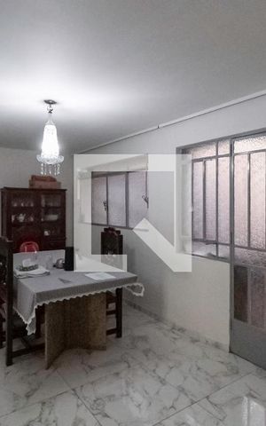 Casa à venda com 1062m², 4 quartos e 8 vagas Casa à venda com 1062m², 4 quartos e 8 vagasCopa