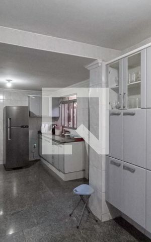 Casa à venda com 1062m², 4 quartos e 8 vagas Casa à venda com 1062m², 4 quartos e 8 vagasCozinha