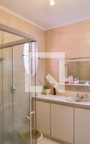 Casa para alugar com 250m², 3 quartos e 4 vagas Casa para alugar com 250m², 3 quartos e 4 vagasBanheiro