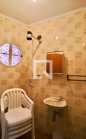 Casa para alugar com 250m², 3 quartos e 4 vagas Casa para alugar com 250m², 3 quartos e 4 vagasBanheiro de serviço