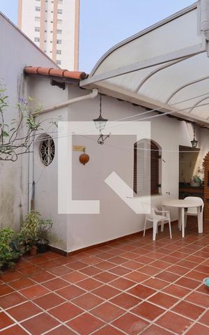 Casa para alugar com 250m², 3 quartos e 4 vagas Casa para alugar com 250m², 3 quartos e 4 vagasQuintal