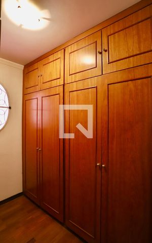 Casa para alugar com 250m², 3 quartos e 4 vagas Casa para alugar com 250m², 3 quartos e 4 vagasCloset do quarto 1
