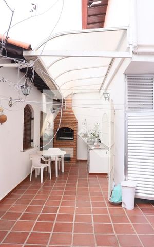 Casa para alugar com 250m², 3 quartos e 4 vagas Casa para alugar com 250m², 3 quartos e 4 vagasQuintal