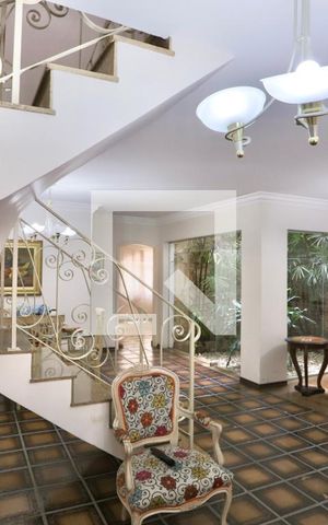 Casa para alugar com 250m², 3 quartos e 4 vagas Casa para alugar com 250m², 3 quartos e 4 vagasSala